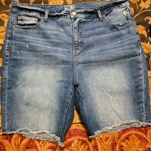 Plus size Womens Terra & Sky size 18W shorts